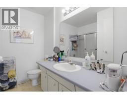 284 Arrowstone Drive, Kamloops, BC V2C1P7 Photo 17