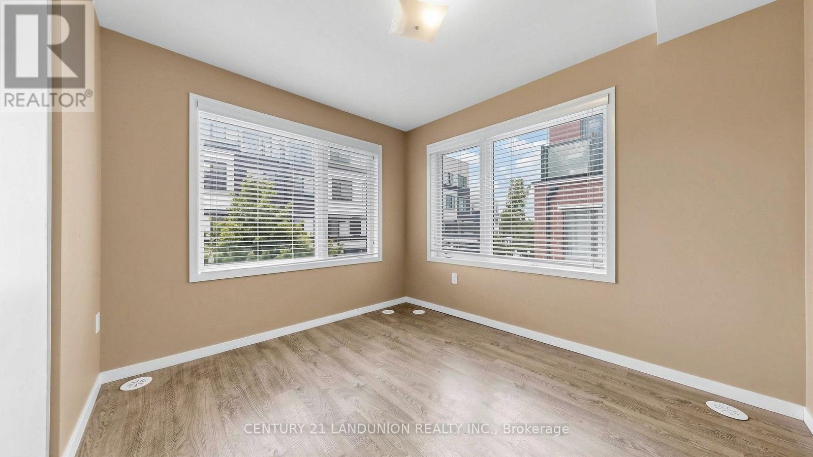 #107 600 ALEX GARDNER CIRCLE - 19