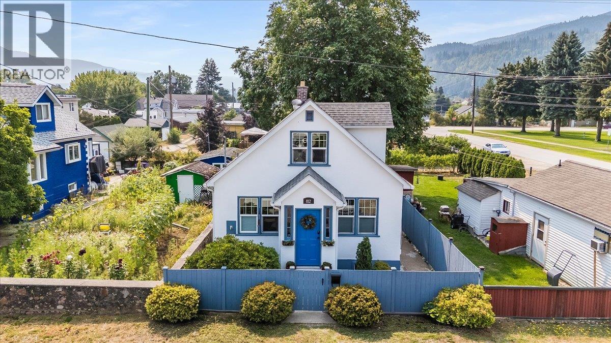 812 2nd Street, Castlegar