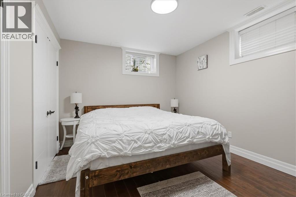 2371 SNYDERS Road E - Image 32