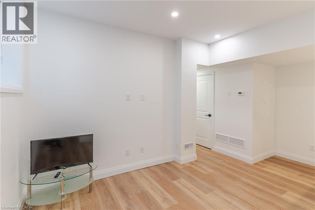 825 STIRLING Avenue S Unit# 4 — photo 2