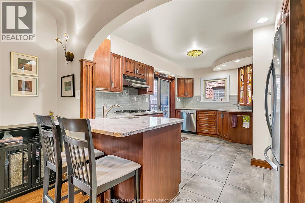 2275 VICTORIA AVENUE - 11