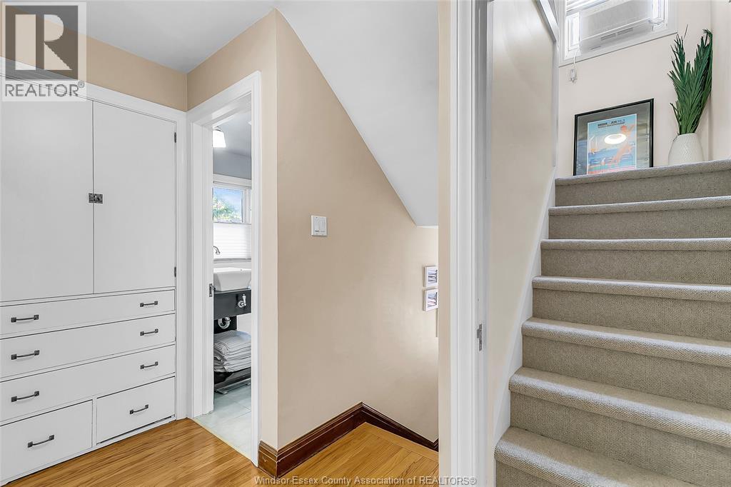 2275 VICTORIA AVENUE - 21
