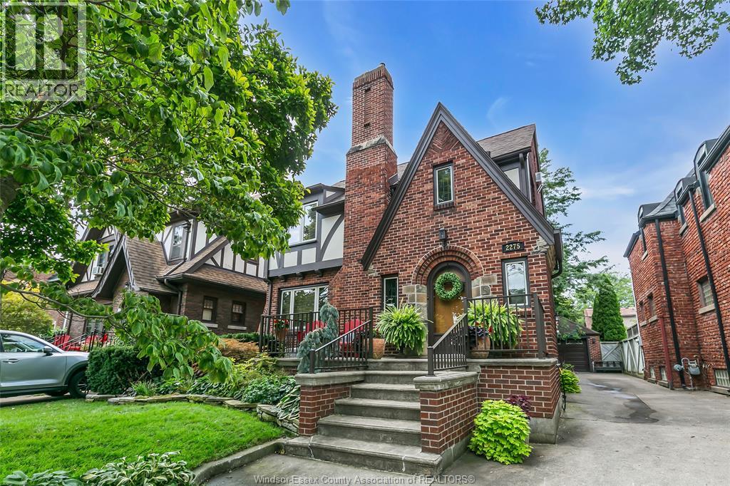 2275 VICTORIA AVENUE - 3