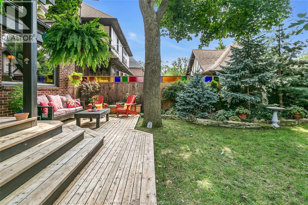 2275 VICTORIA AVENUE - 37