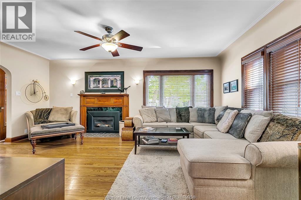 2275 VICTORIA AVENUE - 6