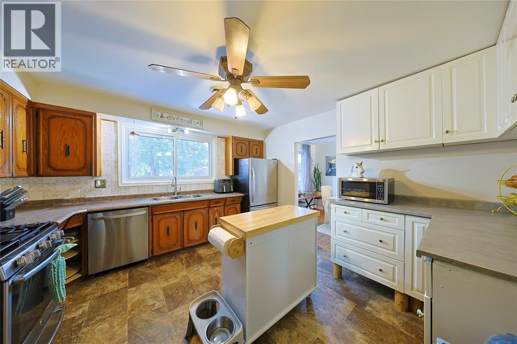 1043 Talfourd STREET - 18