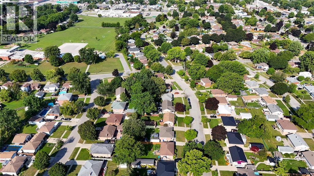 1043 Talfourd STREET - 44