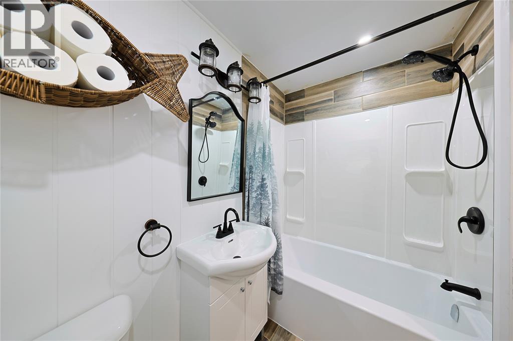 1043 Talfourd STREET - Image 36