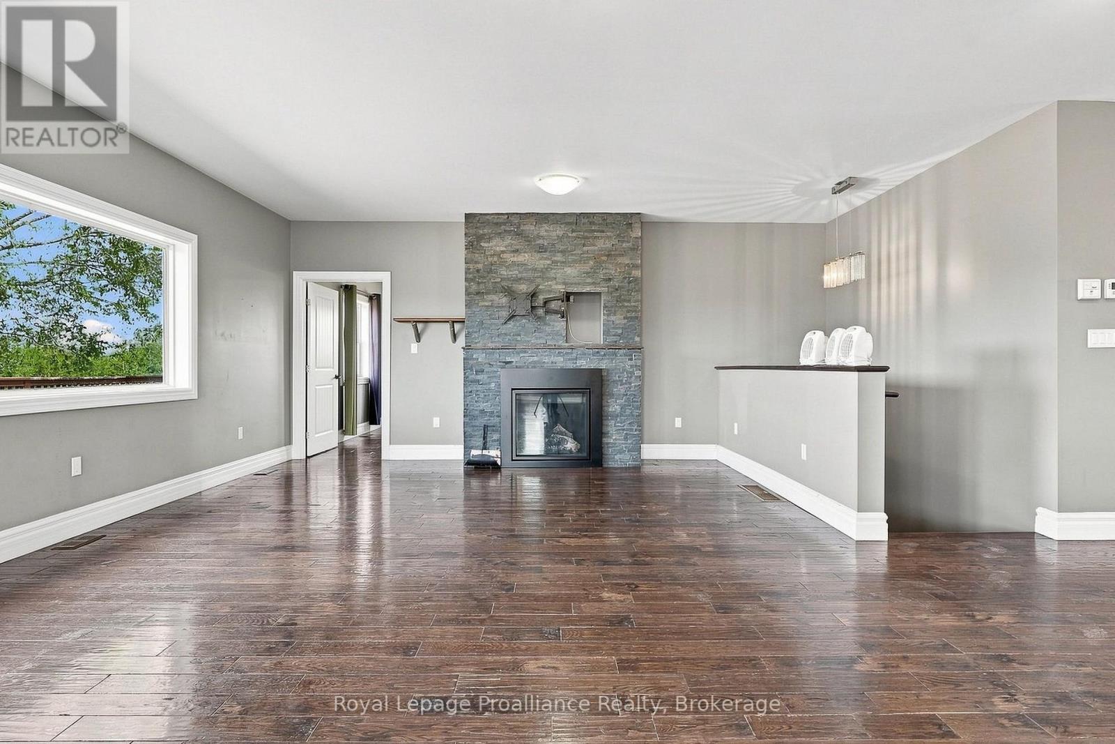 402 BLACK ROAD - Image 12