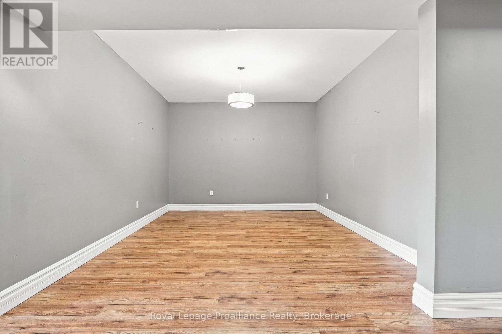 402 BLACK ROAD - 32