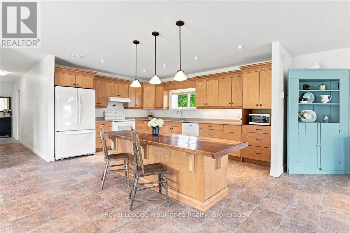 254 AIRPORT ROAD - Image 11