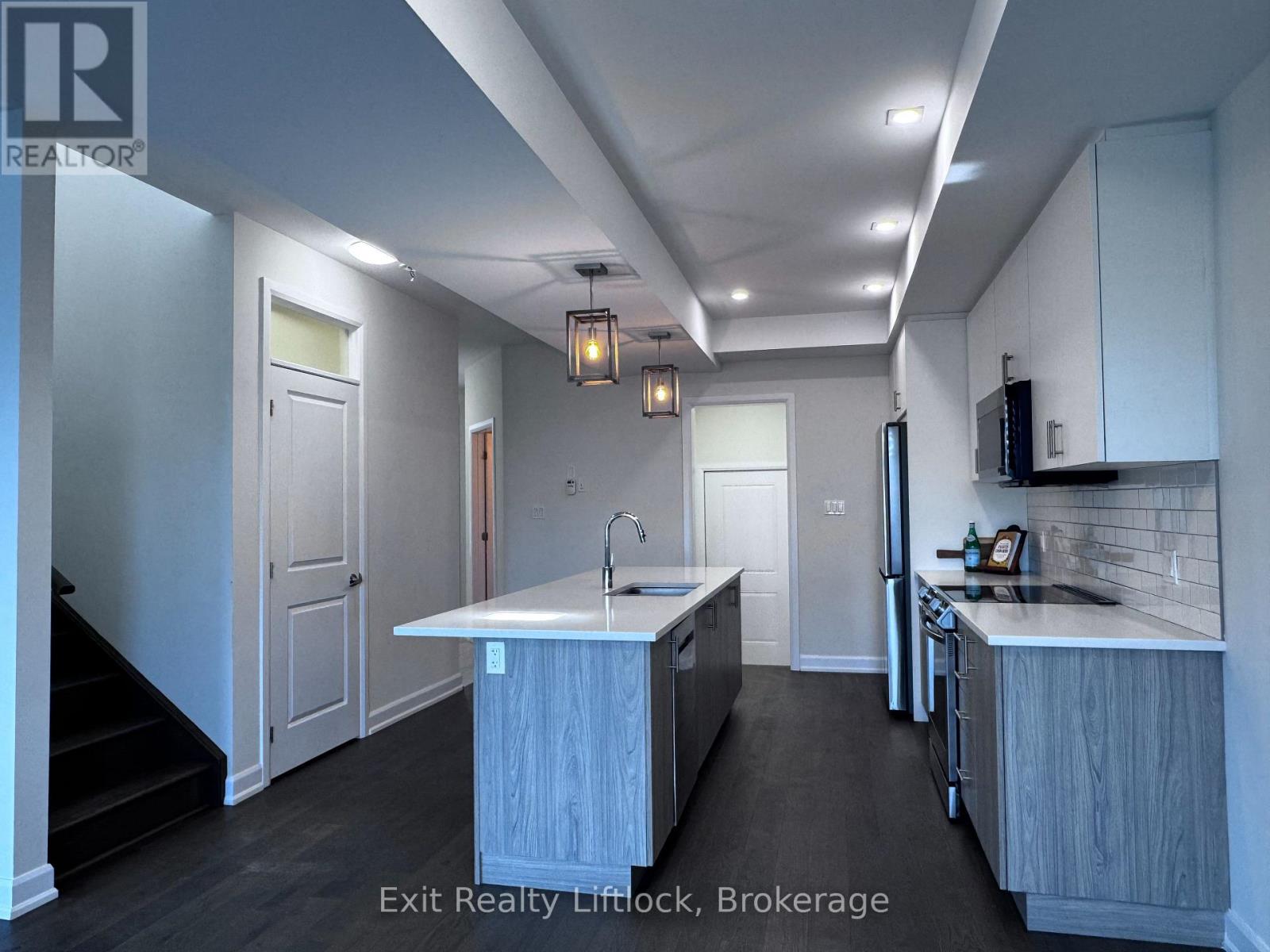949 BAMFORD TERRACE - 11