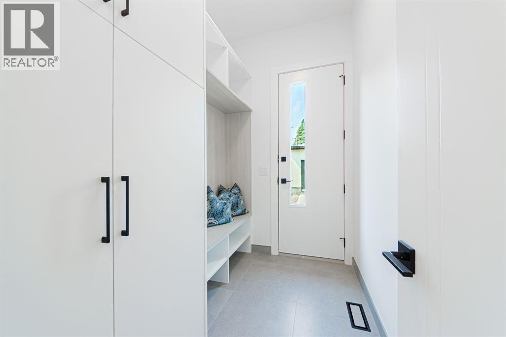 2302 Osborne Crescent SW - 12