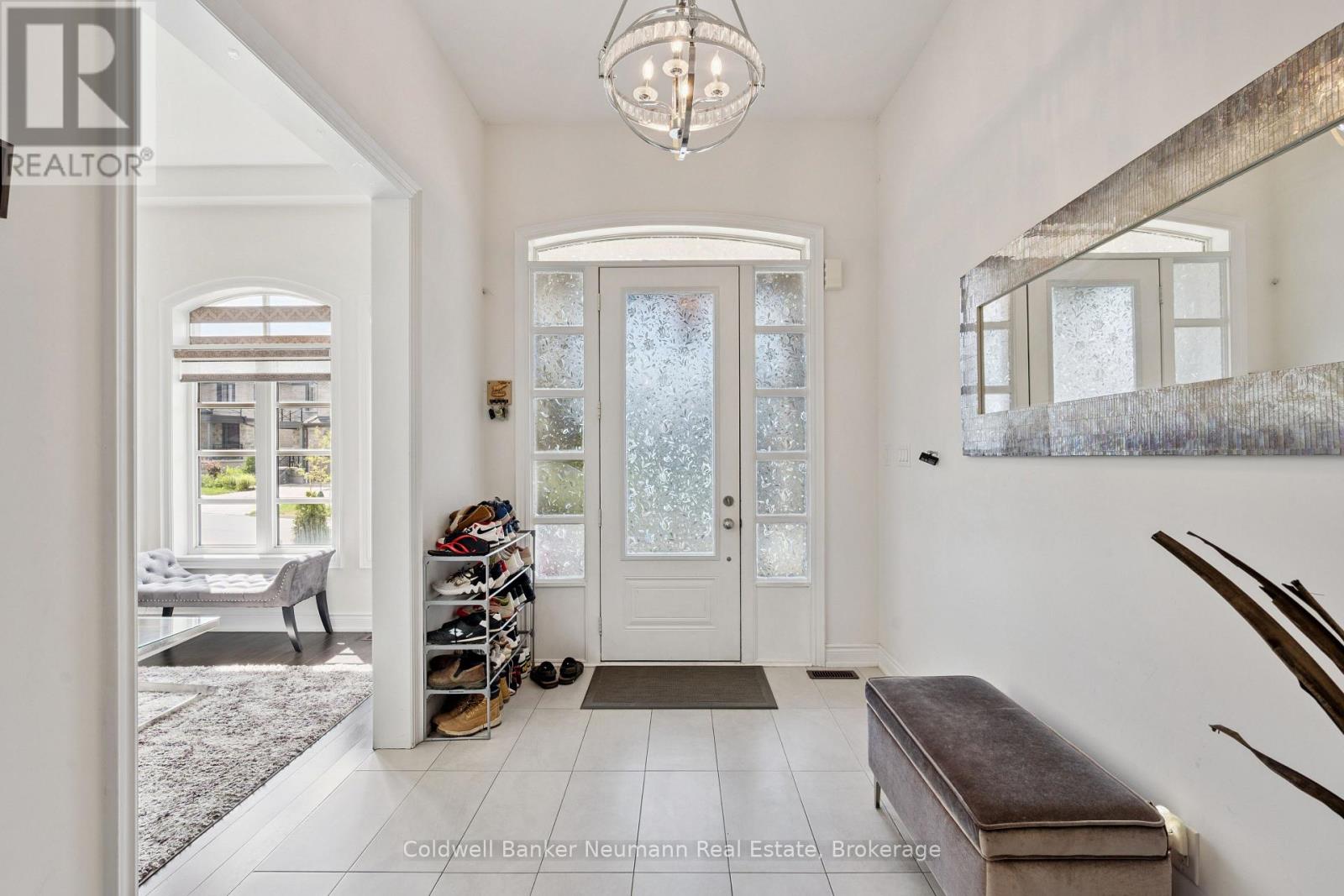 216 FOREST CREEK DRIVE — photo 3
