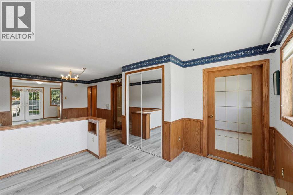 Listing photo – 8 Sydney Close, Red Deer