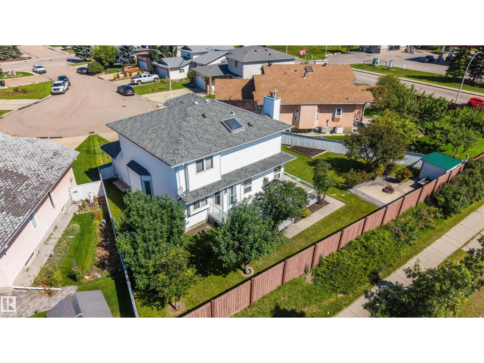 15304 74 ST NW - 2