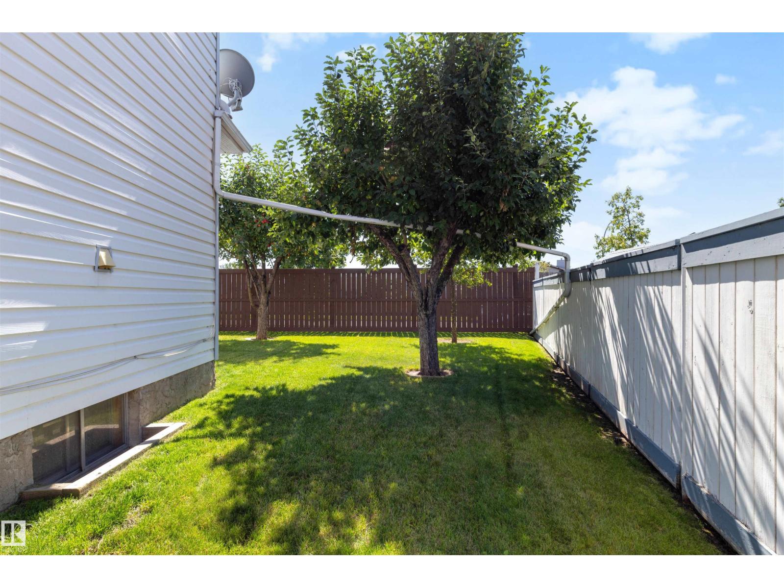 15304 74 ST NW - 27