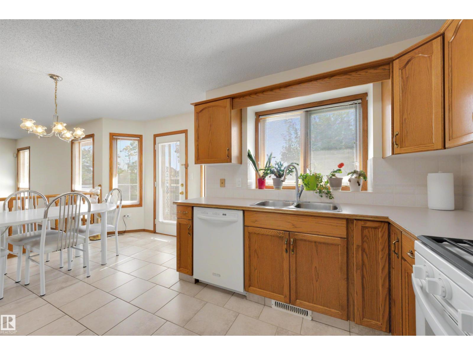 15304 74 ST NW - 9