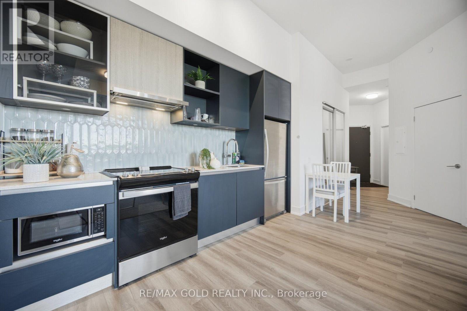 #243 395 DUNDAS STREET W - 14
