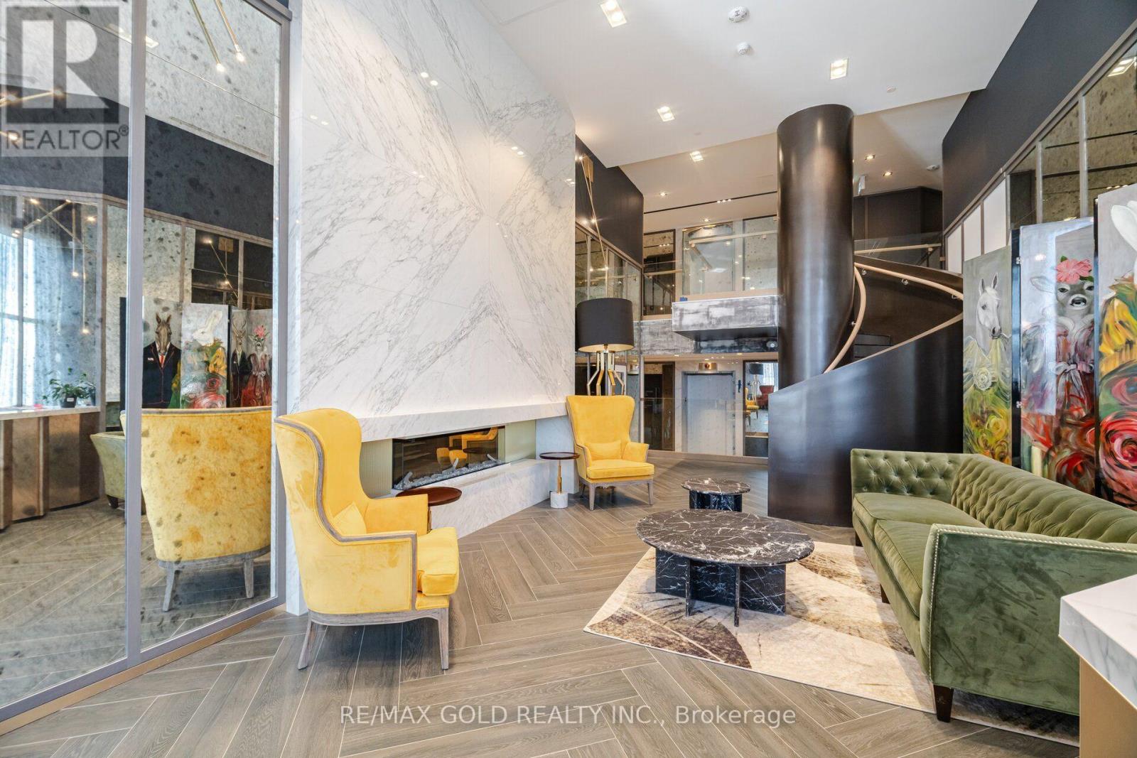 #243 395 DUNDAS STREET W - 38