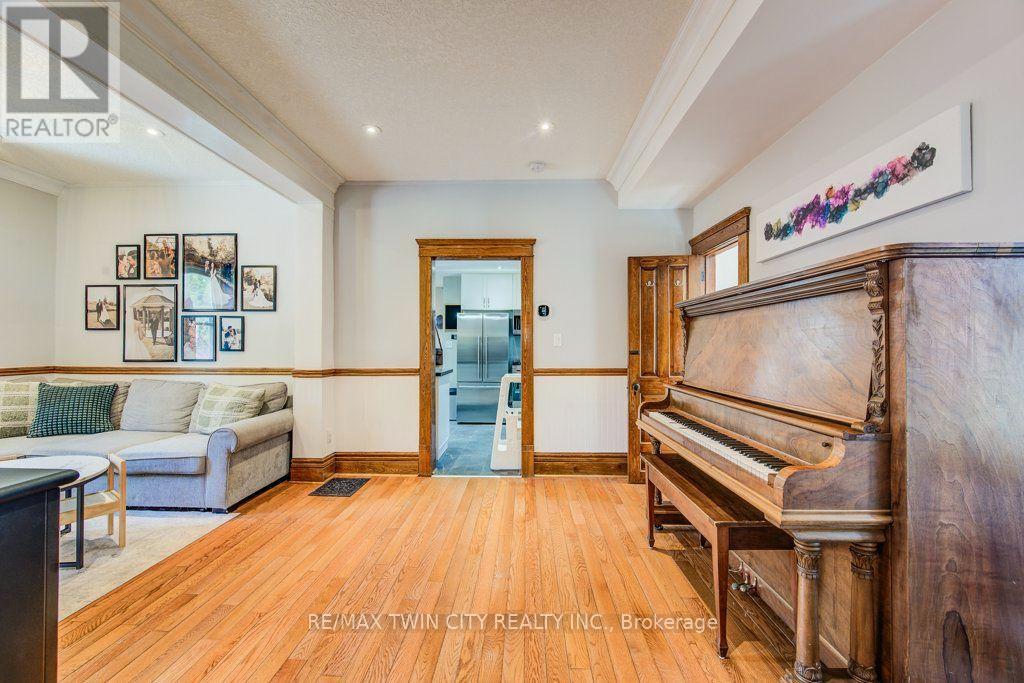 12 QUEEN MARY STREET - 10