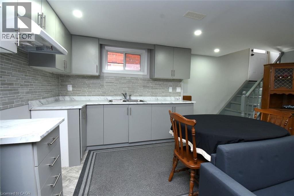 185 ROSSLYN Avenue N - Image 23