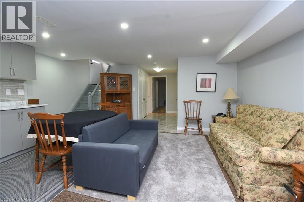 185 ROSSLYN Avenue N - Image 24