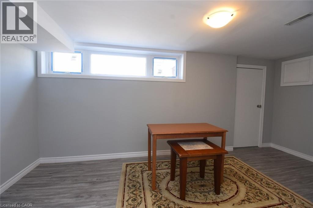 185 ROSSLYN Avenue N - Image 26