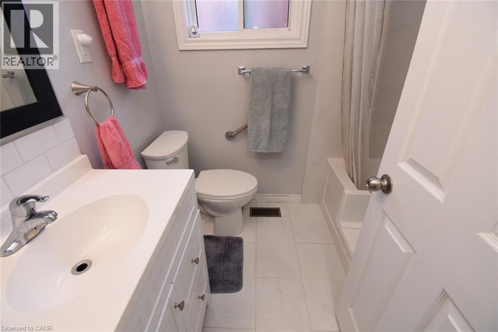 185 ROSSLYN Avenue N - Image 18