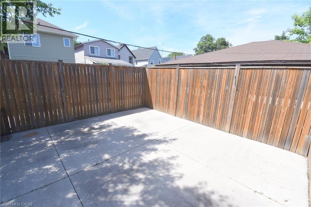 185 ROSSLYN Avenue N - Image 32