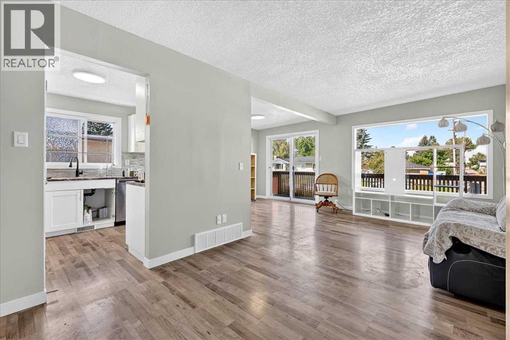 4309 26 Avenue SE, Dover, Calgary photo 5