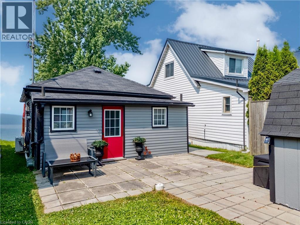 6 LAKESIDE Drive