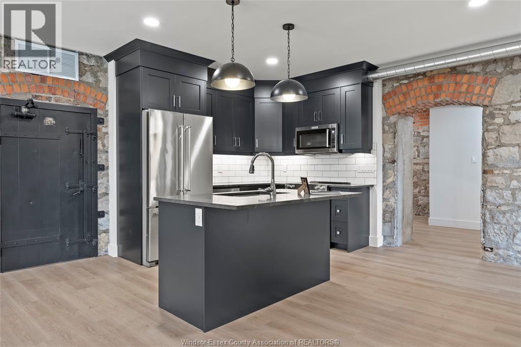 #102 247 BROCK STREET - 12
