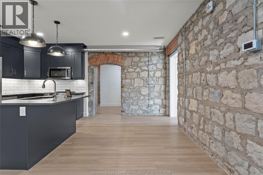 #102 247 BROCK STREET - 14