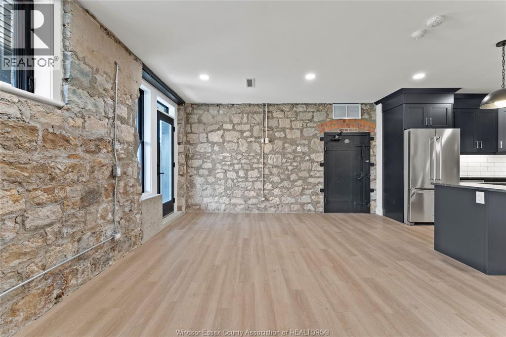 #102 247 BROCK STREET - 19