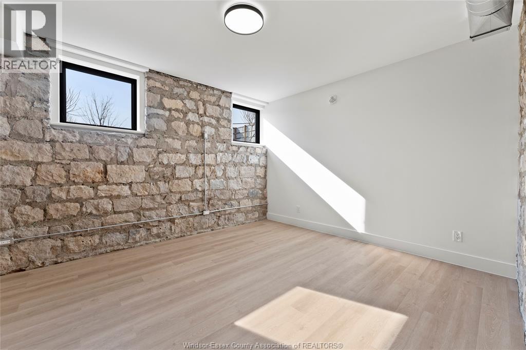 #102 247 BROCK STREET - 23