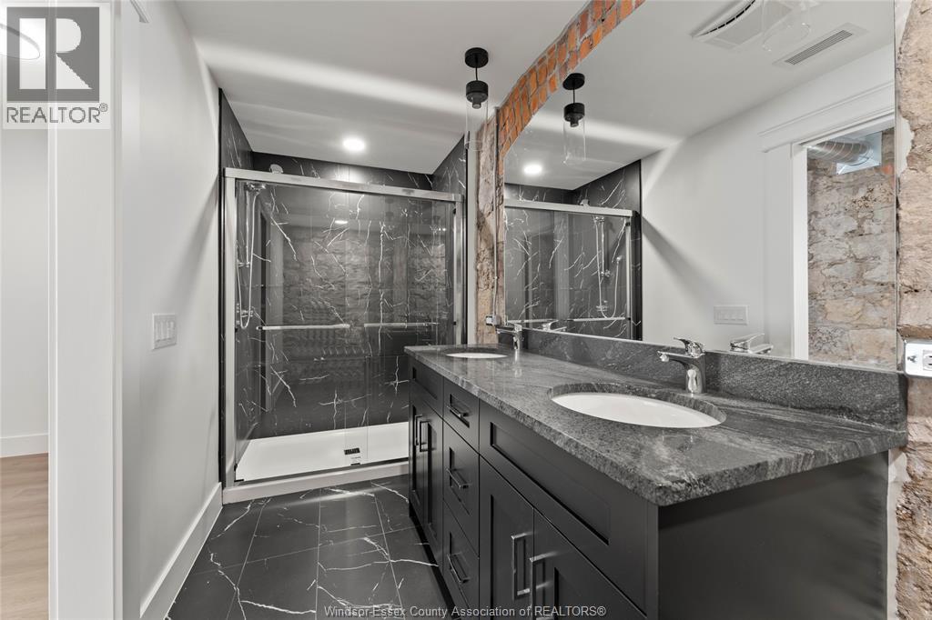 #102 247 BROCK STREET - 27