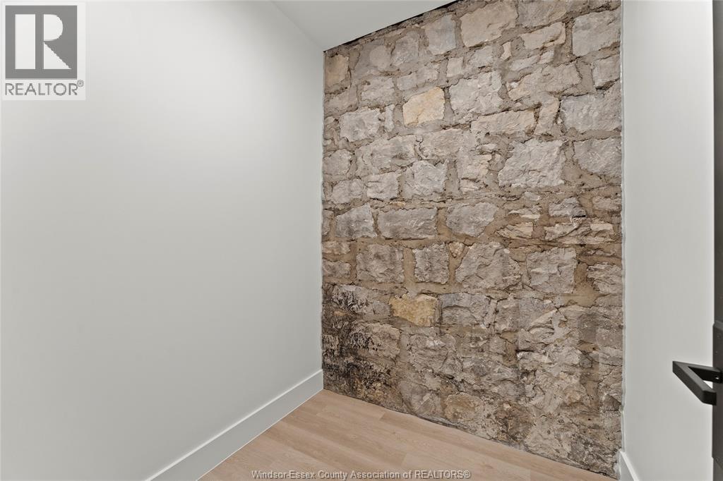 #102 247 BROCK STREET - 4