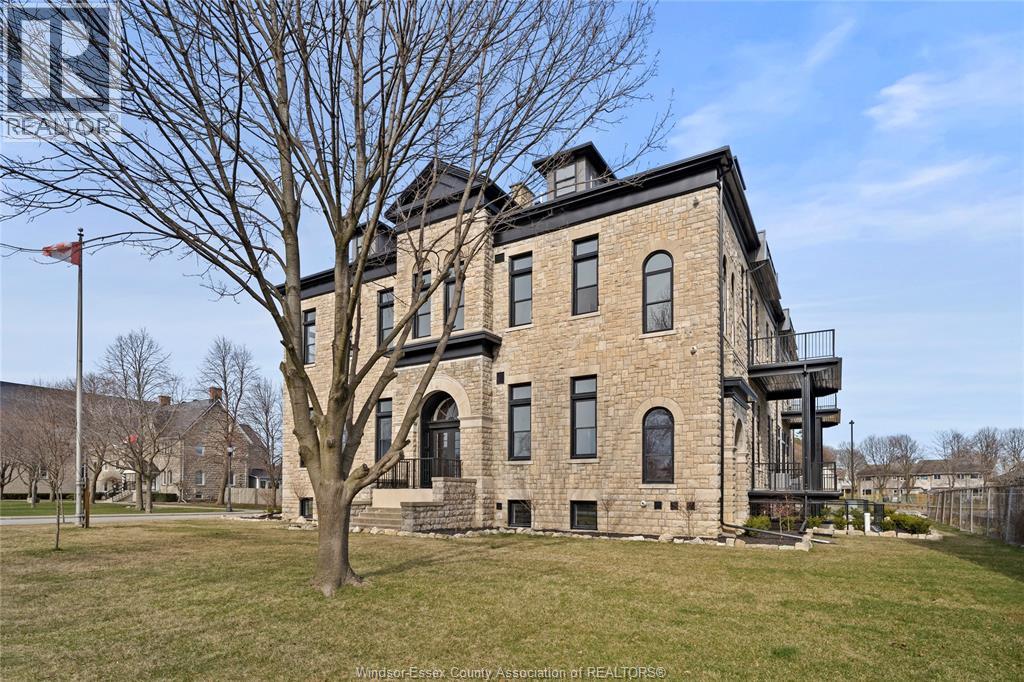 #303 247 BROCK STREET - Image 29