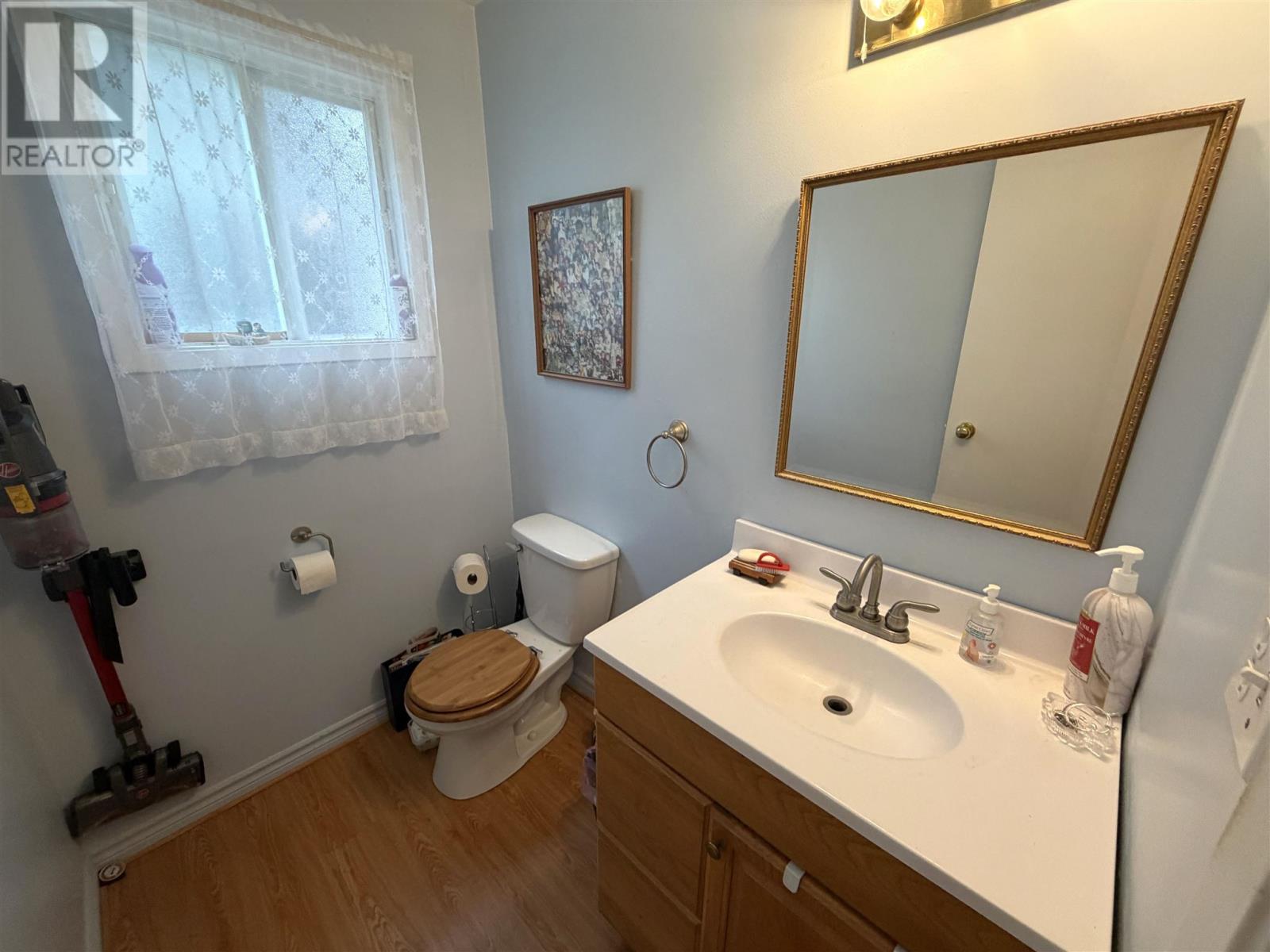 3 Stewart CRES - 11