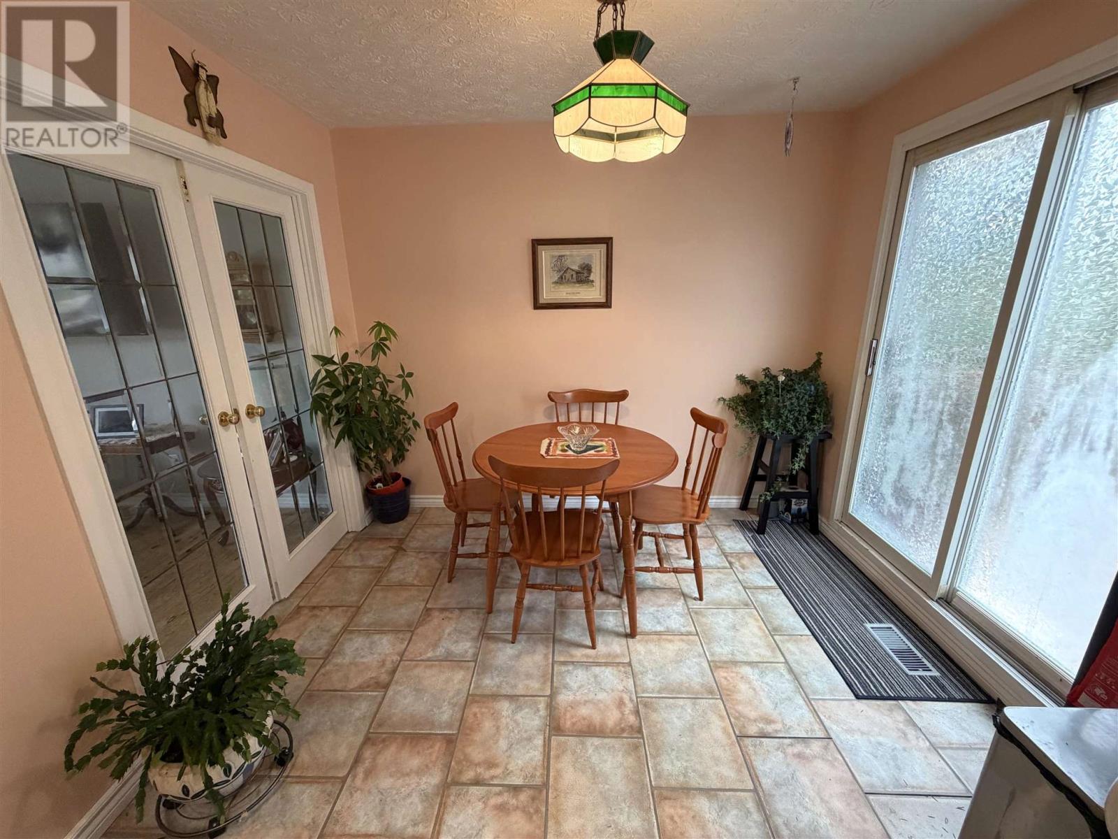 3 Stewart CRES - 10