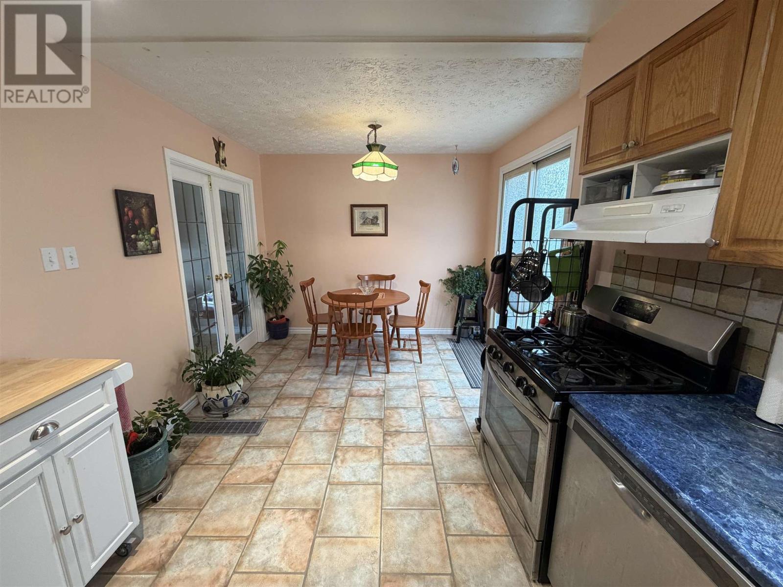 3 Stewart CRES - 9