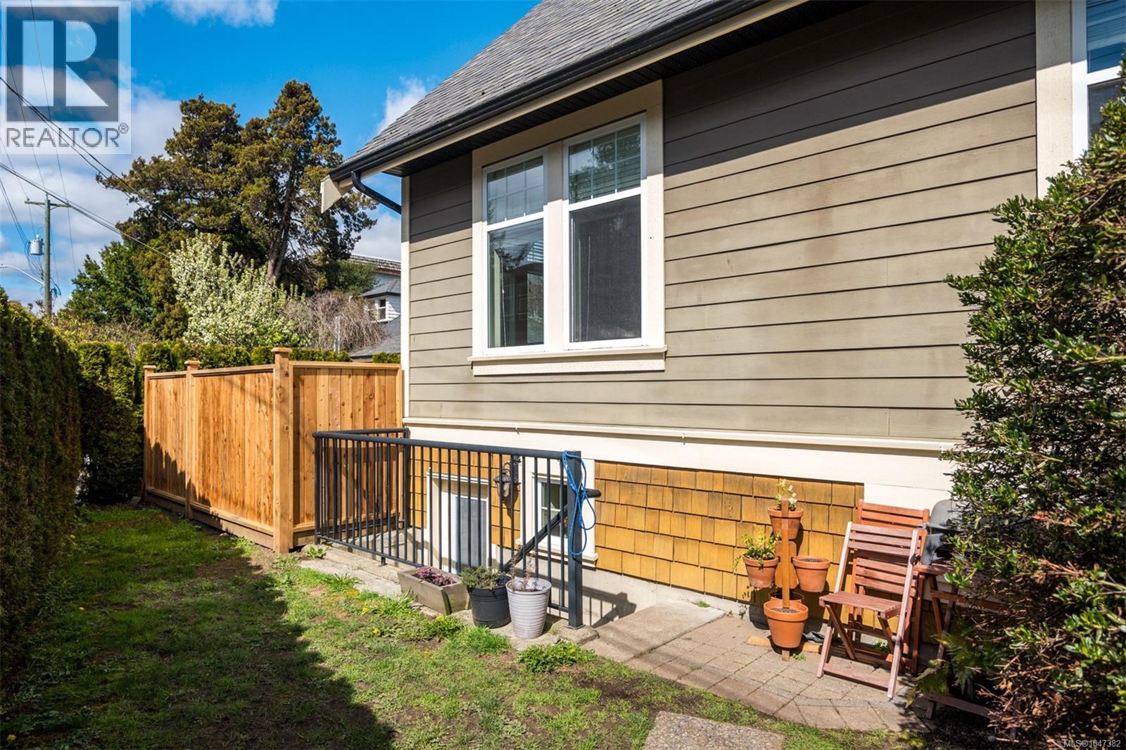 590 Simcoe St - Image 21