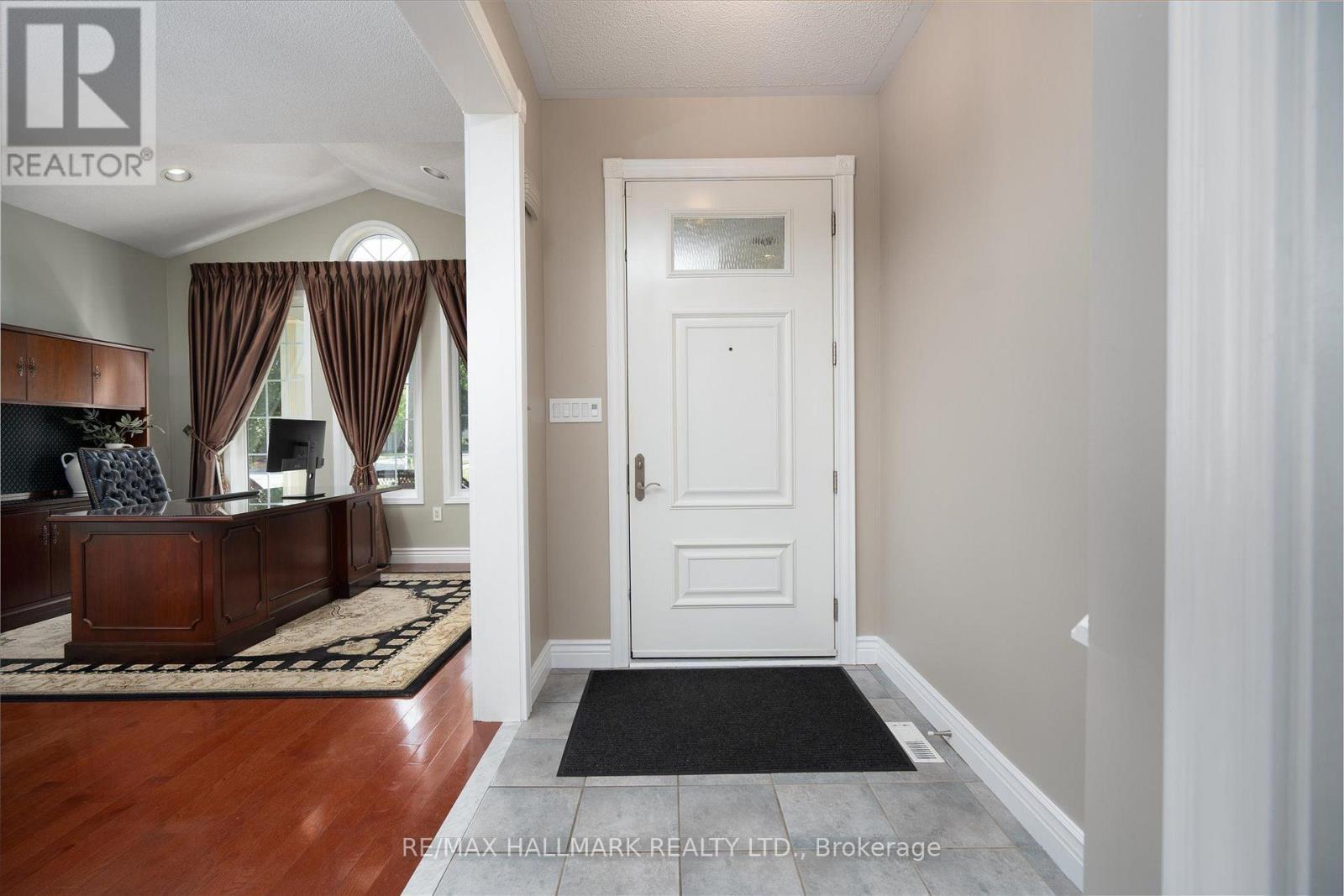 32 REDCASTLE STREET - Image 10