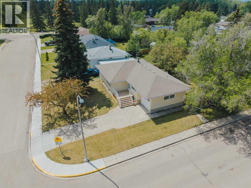 5202 56 Avenue - 4