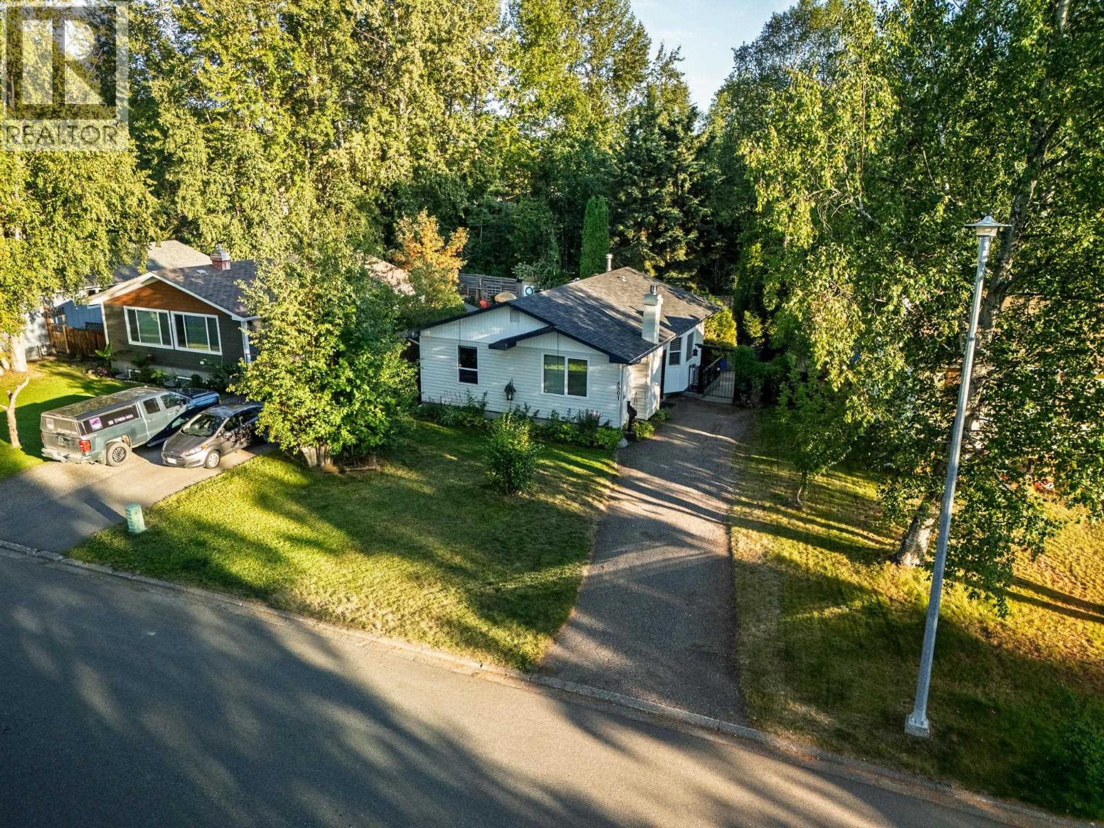 6901 FAIRMONT CRESCENT - 1