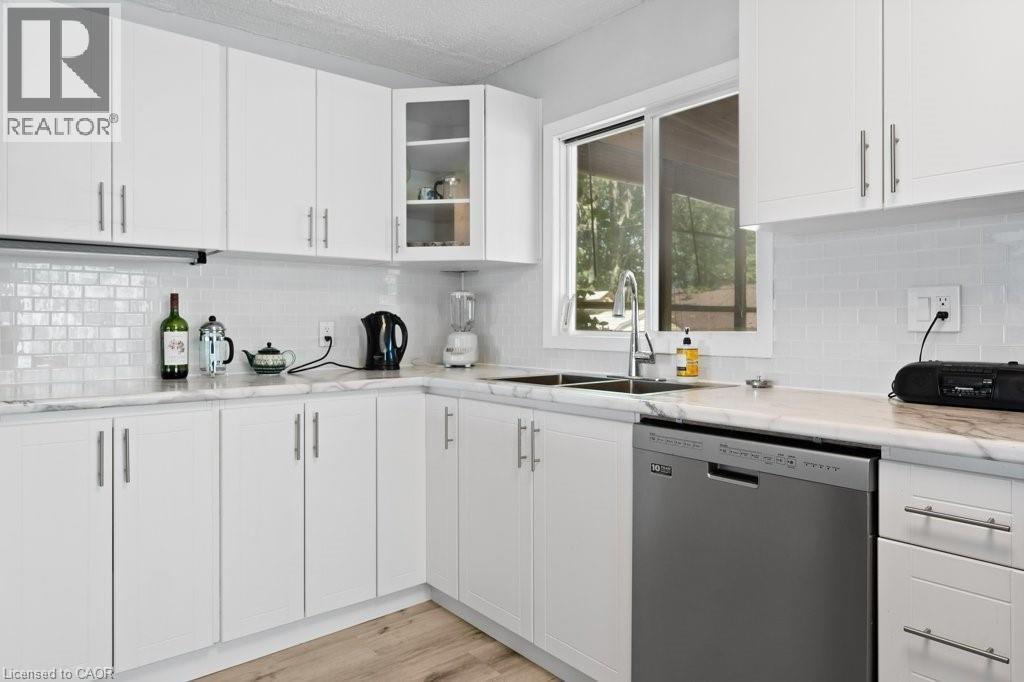 2592 LAKESHORE Road - Image 15