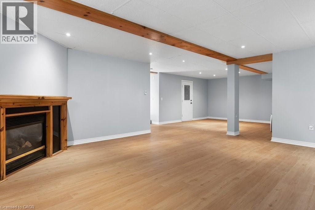 2592 LAKESHORE Road - 33