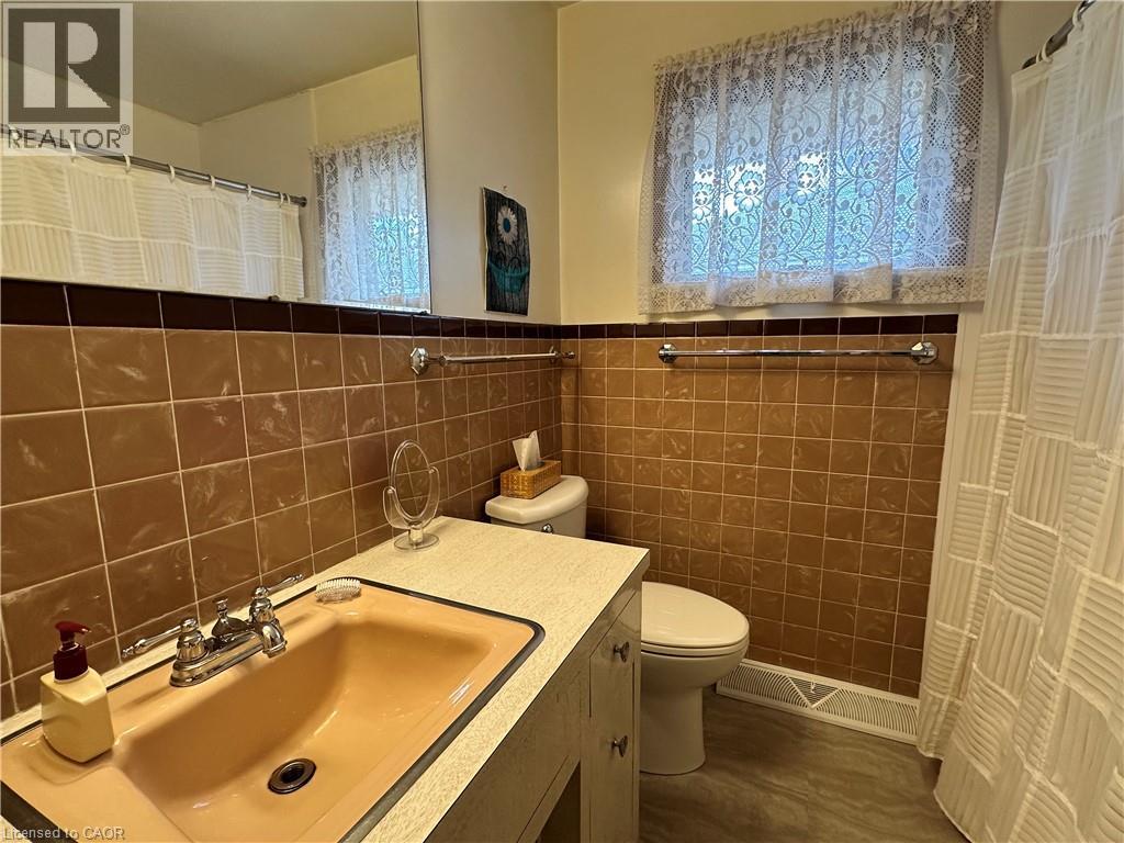130 GARDINER Avenue E - 24